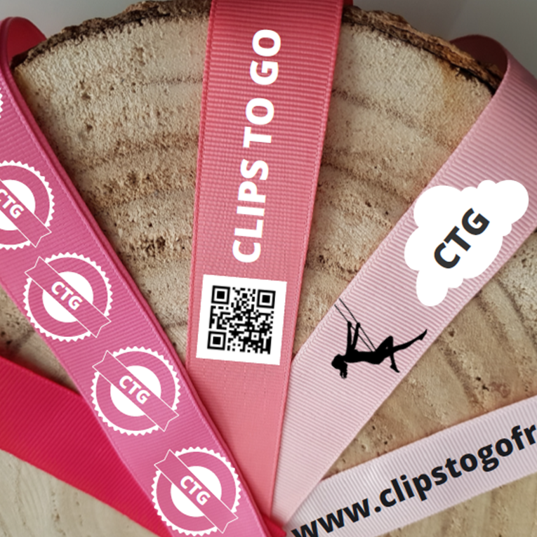 ejemplos de cintas personalizadas con logo de empresa, qr, lemas